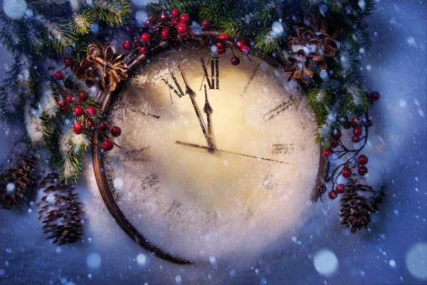 Festive Winter Clock