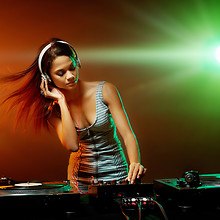 Female DJ'ing